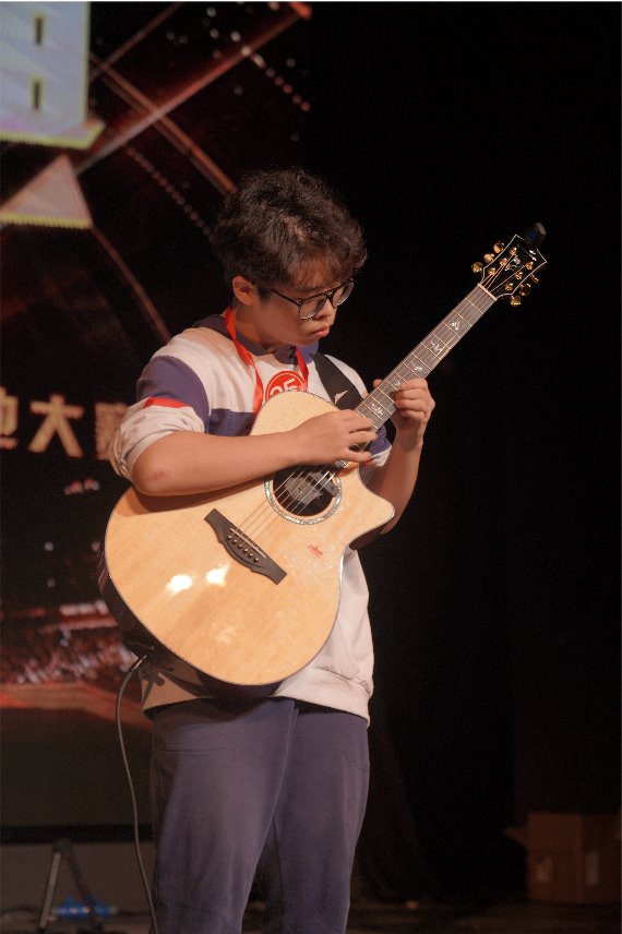 往届卡马杯少年选手演奏